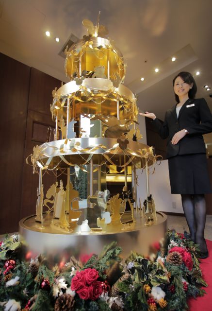 Χριστουγεννιάτικο δέντρο από ατόφιο χρυσάφι στο Τόκιο